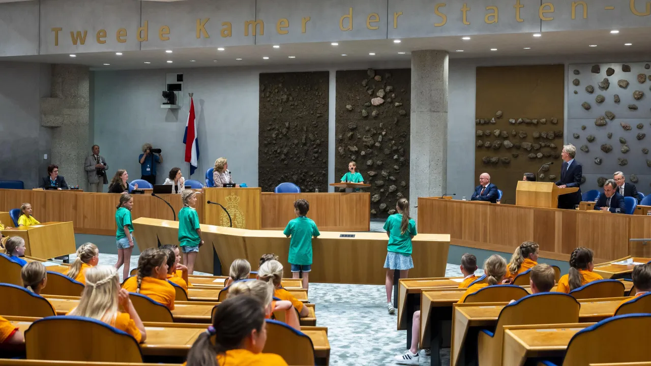 Kinderen debatteren in de Tweede Kamer