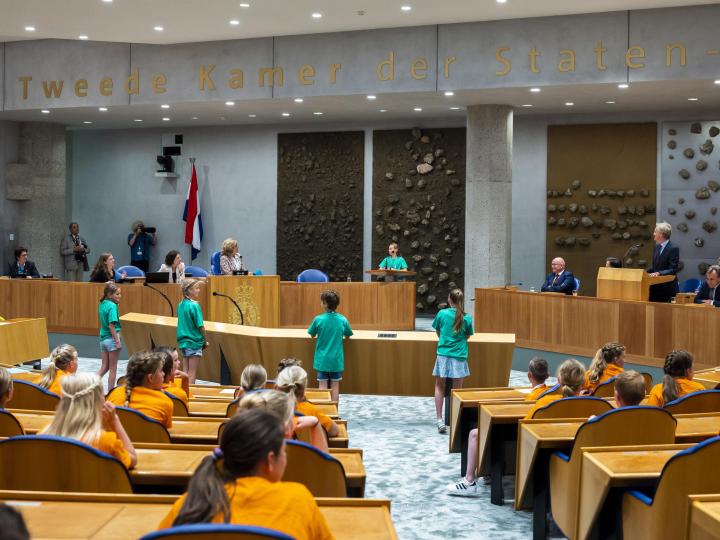 Kinderen debatteren in de Tweede Kamer